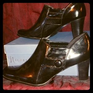 Nickels Size 10 Black Low Heel Booties